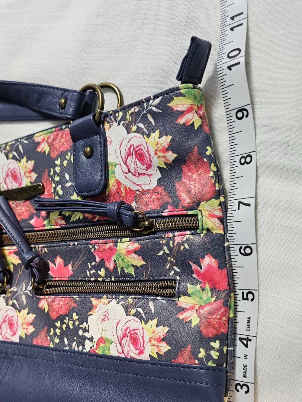 Stone Mountain Medium Shoulder Bag Navy Floral Multi Pocket Faux Leather $79 - Picture 10 of 12